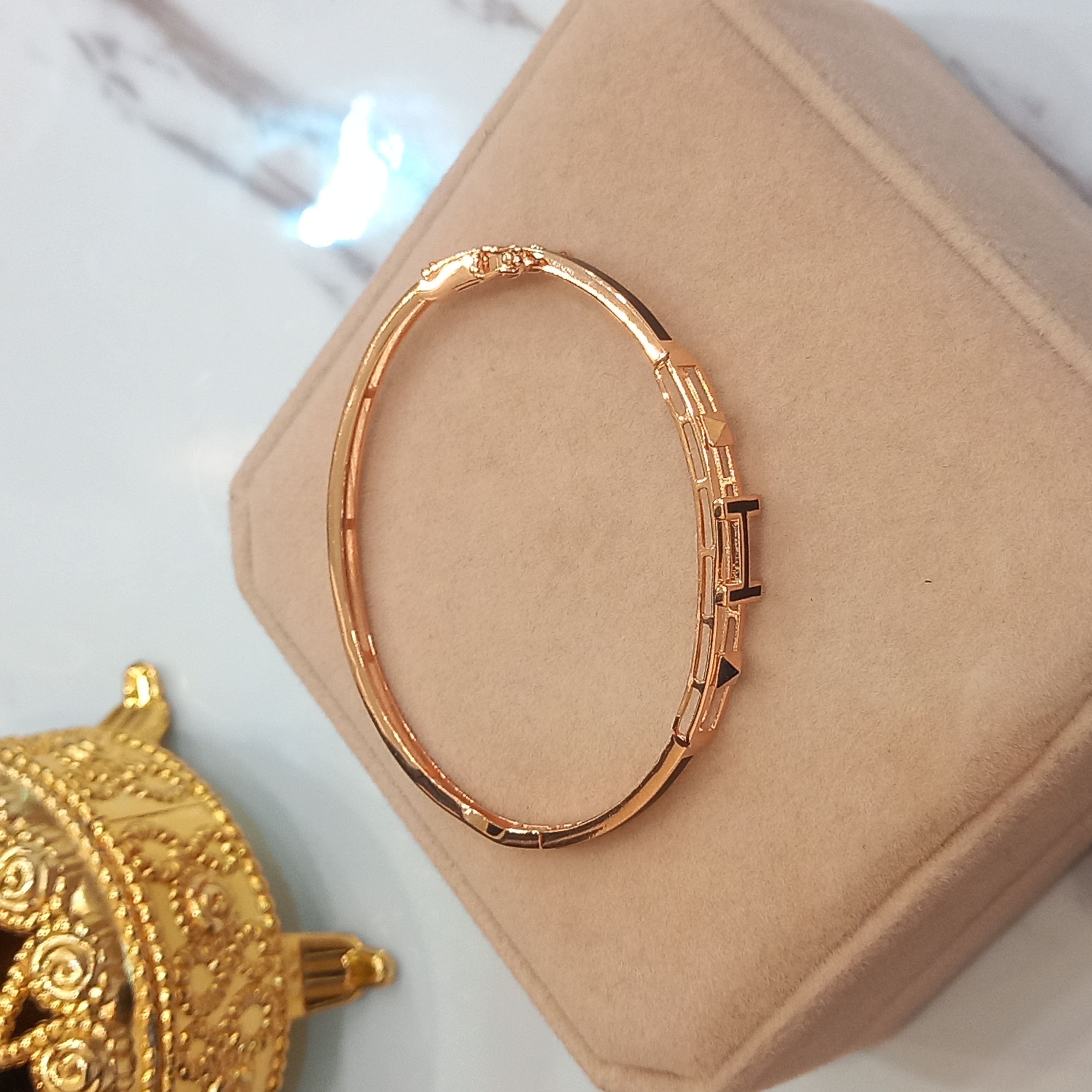 Gelang Bulat